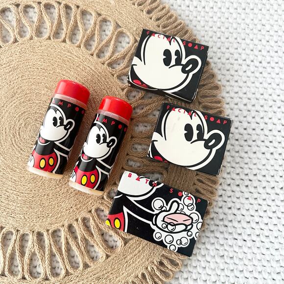 Disney Vintage Resorts Set Black White Red Set of 5 Shampoo Facial Body Soap - Picture 2 of 4